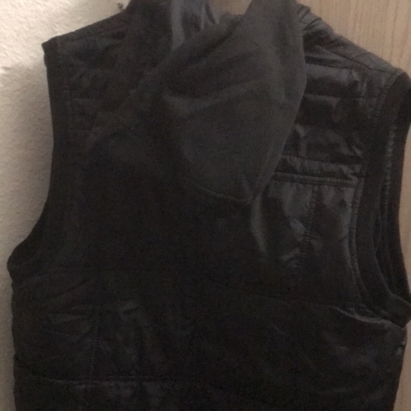 Short sleeved men’s nylon jacket. - Picture 4 of 4